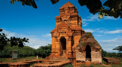 Tháp Chàm Poshanư – Khám Phá vẻ đẹp điêu khắc Chăm bí ẩn